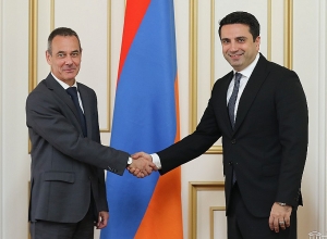 Ալեն Սիմոնյանն ԿԽՄԿ պատվիրակության ղեկավարի հետ քննարկել է Արցախում ստեղծված հումանիտար իրավիճակը