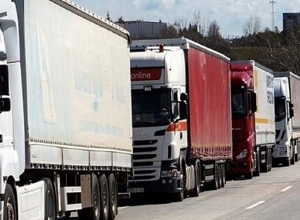 Азербайджан освободил двух иранских водителей