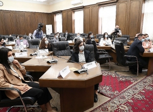 Ալեն Սիմոնյանը հյուրընկալել է խորհրդարանում պրակտիկա անցնող երիտասարդներին