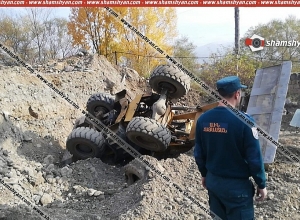 Վանաձորում ամբարձիչը շուռ է եկել, վարորդը մնացել է դրա տակ ու մահացել․ Shamshyan.com