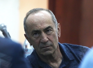 Ռոբերտ Քոչարյանի և մյուսների գործով նիստը հետաձգվեց․ Քոչարյանը մասնակցելու է Սերժ Սարգսյանի մոր հուղարկավորությանը