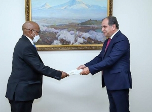 Новоназначенный посол Сьерра-Леоне вручил верительные грамоты замминистра иностранных дел