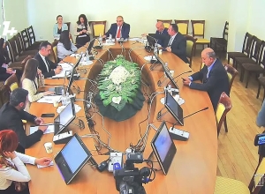 Госпожа Хамоян, я понимаю, что Вам и здесь нужны лёгкие скандалы: Владимир Варданян