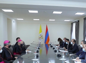 Տեղի է ունեցել Արարատ Միրզոյանի և Սուրբ Աթոռի պետքարտուղարի փոխանորդի ընդլայնված կազմով հանդիպումը