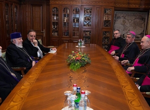 Ամենայն Հայոց Կաթողիկոսն ընդունել է Սուրբ Աթոռի փոխպետքարտուղարին