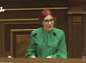 Չէի սպասում, որ Քոչարյանի նկարը ծոցագրպանում ման եք գալիս․ Խամոյանը՝ Ալեքսանյանին