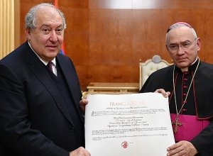 Ֆրանցիսկոս Պապը նախագահ Սարգսյանին պարգևատրել է Սուրբ Աթոռի բարձրագույն շքանշանով