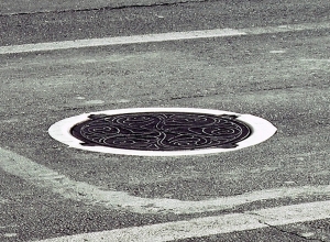 Безопасное движение: люки выравниваются с дорогами