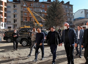 Մինչև տարեվերջ Ստեփանակերտում  շահագործման կհանձնվի շուրջ 300 բնակարան. Հարությունյանն աշխատանքային շրջայց է կատարել