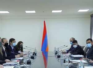 Глава МИД РА принял помощника госсекретаря США