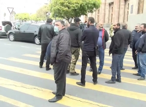 Участники акции перекрыли проспект Тиграна Меца