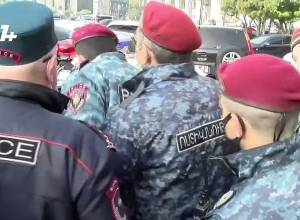 У меня на минуту поднялось давление: полицейские задержали участника акции