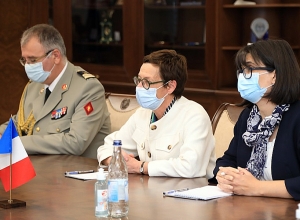 Պաշտպանության նախարարն ու ՀՀ-ում Ֆրանսիայի դեսպանը քննարկել են հայ-ադրբեջանական սահմանին տիրող իրավիճակը