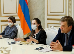 «Армения - сияющая звезда демократии в регионе»: содокладчик ПАСЕ премьер-министру Пашиняну