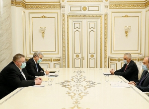 Премьер-министр Пашинян принял вице-премьера РФ Алексей Оверчук