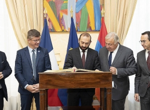 ՀՀ ԱԳ նախարարը հանդիպում է ունեցել Ֆրանսիայի Սենատի նախագահի հետ