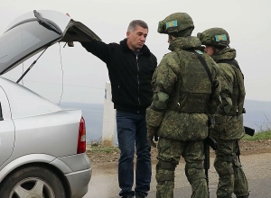 Работа российских миротворцев в Лачинском коридоре