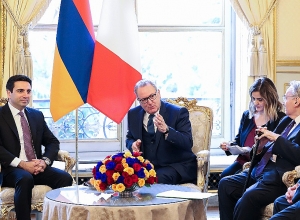 Ален Симонян обсудил с председателем НС Франции последние события на границе РА