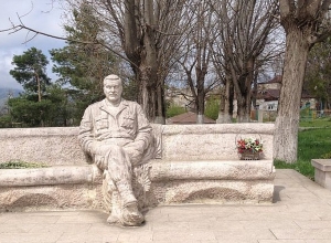 Ջերմուկում կտեղադրվի Շուշիում Վազգեն Սարգսյանի քանդակի կրկնօրինակը