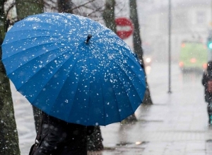 Температура сначала повысится на 4-6 градусов, затем понизится на 10-12 градусов