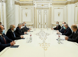 Никол Пашинян принял представителей Центрального правления партии Рамкавар