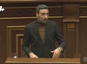 Господин Вардеванян, вы потерпите сокрушительное поражение: Ален Симонян засмеялся над тем, что сказал Вардеванян