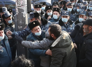 Գերիների ու անհետ կորածների հարազատները փակել են Բաղրամյան պողոտան․ ՈՒՂԻՂ