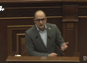 С экрана делали предложение сломать мне голову, говорил якобы военный, выяснилось, что официант: Мамиджанян