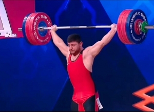 Անդրանիկ Կարապետյանը փոքր ոսկե մեդալ նվաճեց ծանրամարտի աշխարհի առաջնությունում