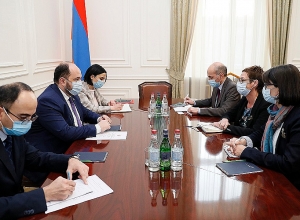 Араик Арутюнян встретился с Чрезвычайным и Полномочным послом Франции в Армении Анн Луйо