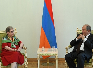 Президент Армен Саркисян встретился с главой делегации Евросоюза в Армении Андреа Викторин