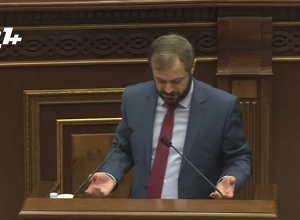 Госпожа Товмасян, почему вы пытаетесь взять на себя роль адвоката или переводчика Алиева?