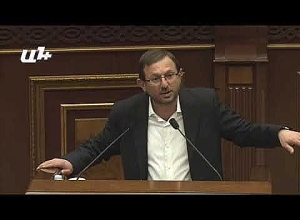 Գեղամ Մանուկյանը թղթի կտոր թողեց ՔՊ ղեկավարի սեղանին