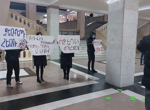 Բողոքի ակցիա՝  ռեկտորի ընտրությանը զուգահեռ