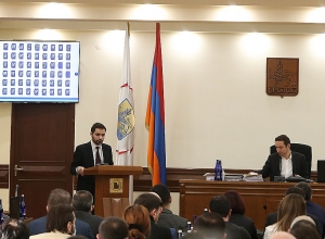 Вы признаете, что пытались повлиять на свободное волеизъявление совета старейшин с помощью шантажа и угроз?