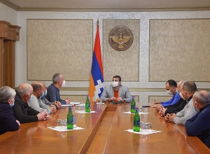 ԱՀ Նախագահը հանդիպել է Արցախի երրորդ պատերազմում զոհված և անհայտ կորած զինծառայողների հարազատների հետ