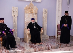 Կաթողիկոսն իր օրհնությունն ու բարեմաղթանքները փոխանցեց նորընծա ճեմարանական սարկավագներին