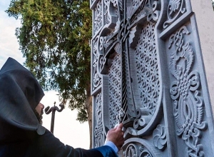 Խաչքար Թբիլիսիում