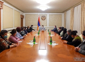 Նախագահ Հարությունյանն ընդունել է «Փախստական կանանց միավորում» ՀԿ-ի անդամներին