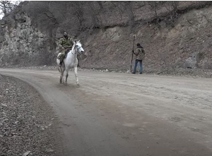 Ժողովուրդը մեղքա էլի , օրը մի տրանսպորտ ջարդում են․ Աթանի բնակիչ