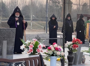 Կաթողիկոսն այցելել է «Եռաբլուր» զինվորական պանթեոն