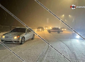 Տեղացած ձյան ու ճանապարհի չմաքրման հետևանքով 1 տասնյակից ավելի ավտոմեքենաներ բախվել են . shamshyan.com