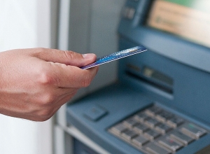 Недавно обещанные 100 тысяч драмов были переданы примерно 50 тысячам вынужденных переселенцев из НК: Пашинян