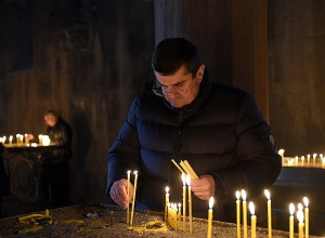 ԱՀ նախագահը ներկա է գտնվել Սուրբ Ծննդյան տոնի առթիվ մատուցված Սուրբ Պատարագին