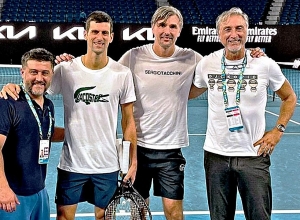 Նովակ Ջոկովիչը մարզվում է, իսկ նախարարը` խորհում