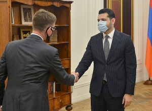 Вице-премьер Матевосян провёл встречу с послом Нидерландов