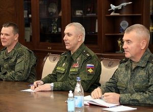 Министр обороны принял новоназначенного командующего миротворческими силами РФ в Арцахе