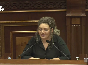 Չեմ իջնի ձեր մակարդակին ու չեմ հավասարվի ձեզ, բայց․․․ ՔՊ պատգամավորը՝ ընդդիմադիր կին պատգամավորին