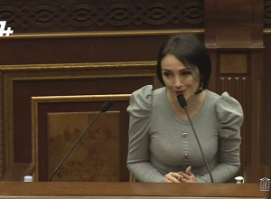 В зале не было никого из оппозиции при обсуждении выборов Омбудсмена: Бадалян обратилась к ним