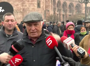 Призываю всех отказаться от этого: демонстрант возмущен